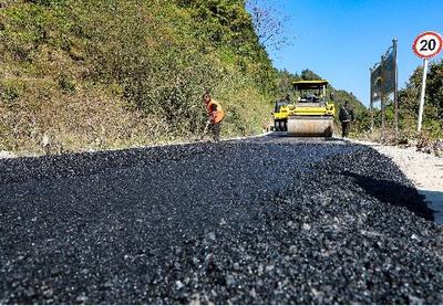 綏陽縣小關(guān)鄉(xiāng):路面提升工程 直通村民心中