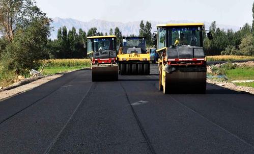 公路路面工程攤鋪技術(shù)以及如何控制攤鋪質(zhì)量