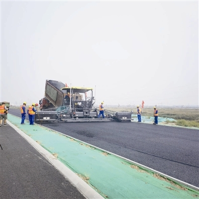 3D打印攤鋪+無(wú)人碾壓 天津公路實(shí)現(xiàn)智慧施工化