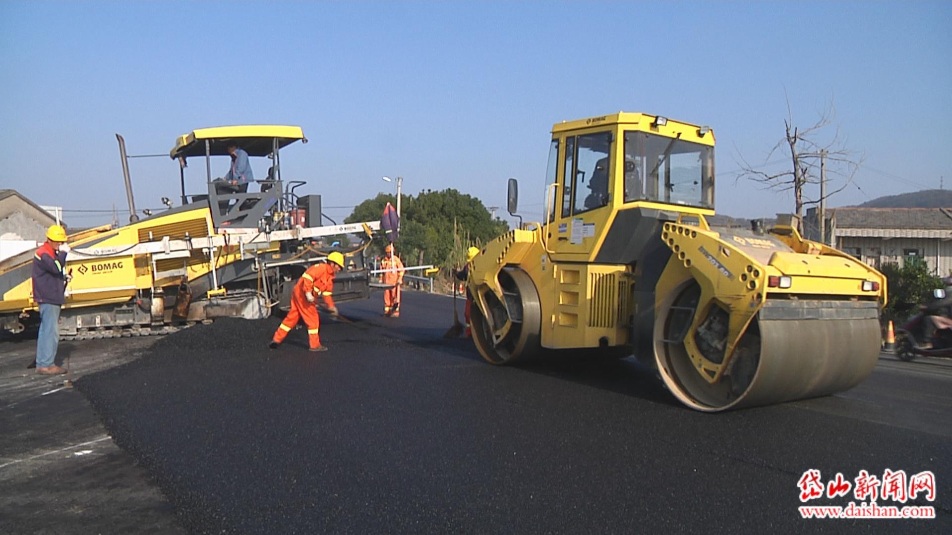 岱山海豐至浪仇線(xiàn)公路工程進(jìn)入路面瀝青攤鋪階段-岱山新聞網(wǎng)