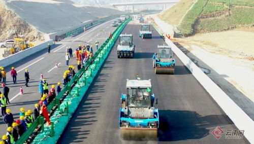 無人路面機群攤鋪 黑科技‘保山出道’，賦能路橋附屬工程建筑勞務(wù)分包新生態(tài)